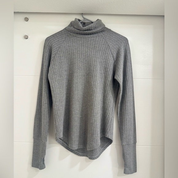 Chaser Thermal Raglan Turtleneck in Heather Grey. Size Small. Like New. - Picture 3 of 5